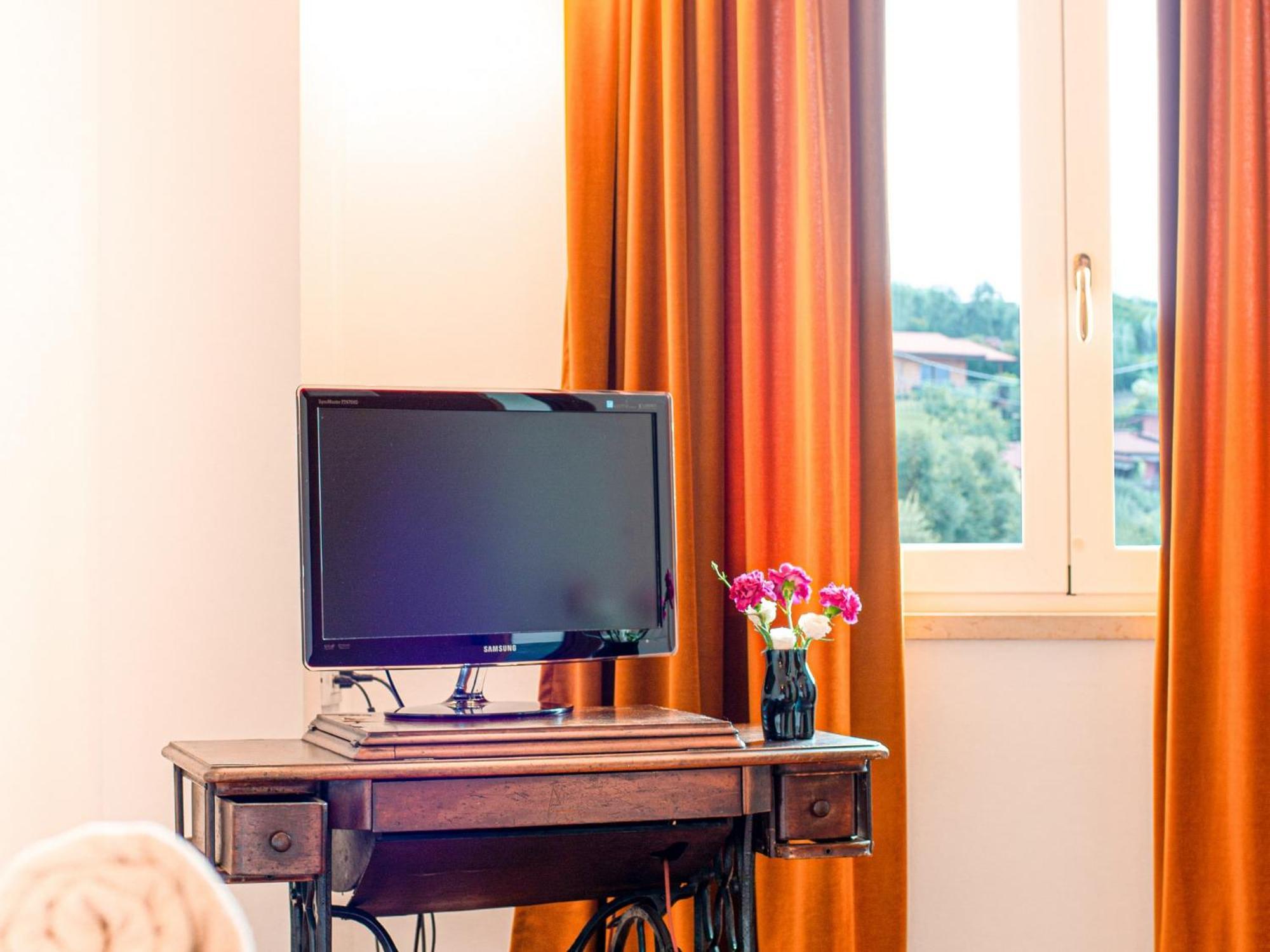 La Caletta Hotel Bolognese Бренцоне-суль-Гарда Екстер'єр фото
