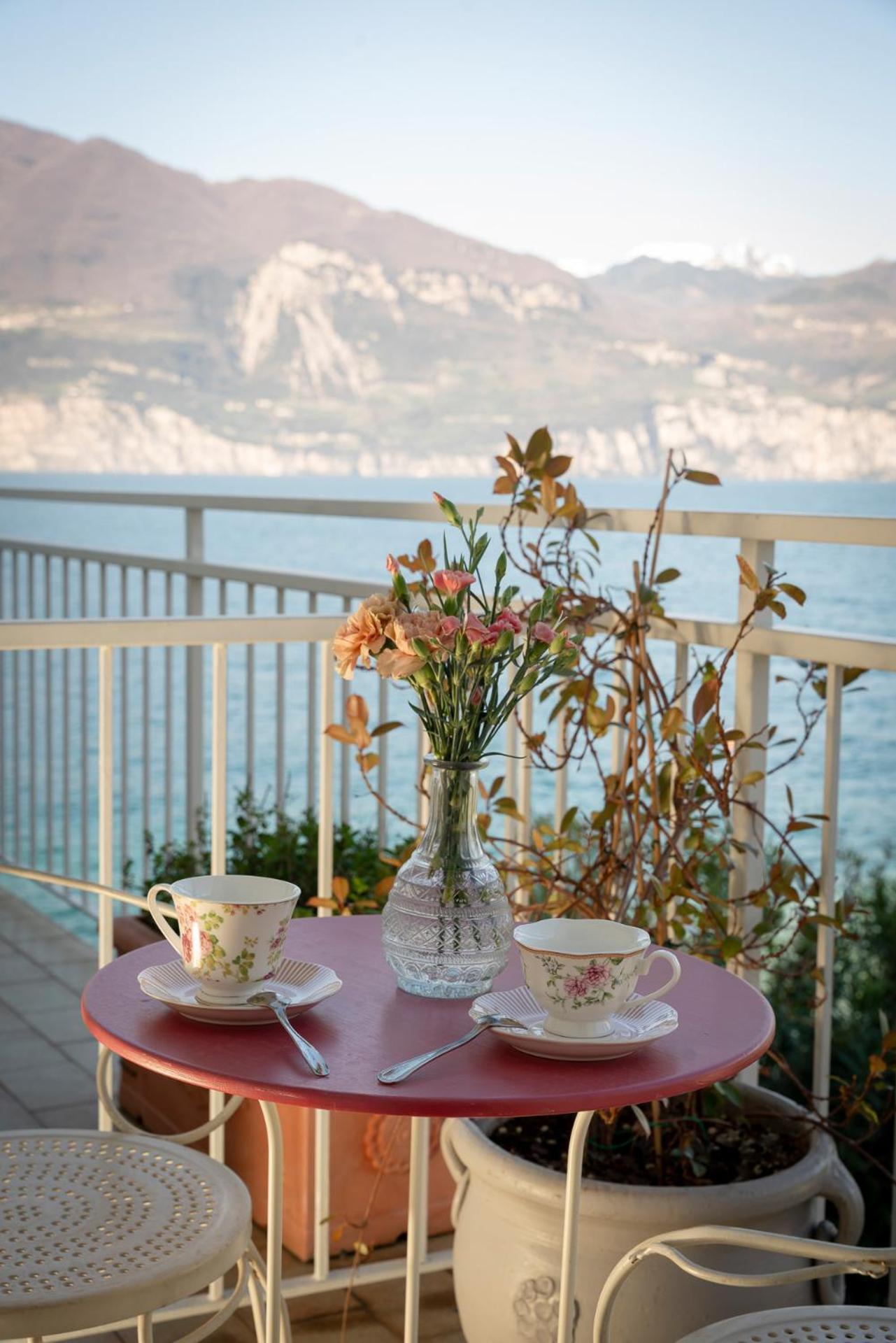 La Caletta Hotel Bolognese Бренцоне-суль-Гарда Екстер'єр фото